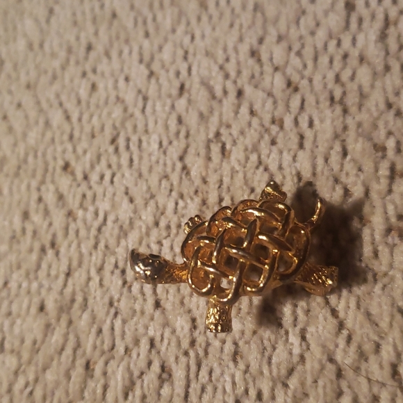 Vintage Gold Tone Turtle Pin - Picture 9 of 11